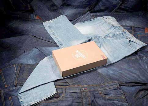 2.Test Mustang Jeans Packaging Faltschachtel carton box1 DOUBLEV