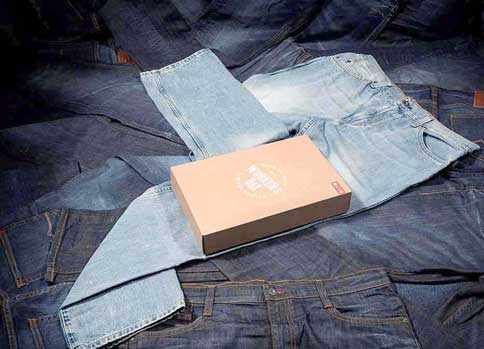 Mustang Jeans Packaging Faltschachtel carton box1 DOUBLEV